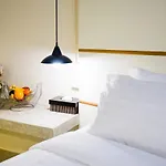 Hotel October